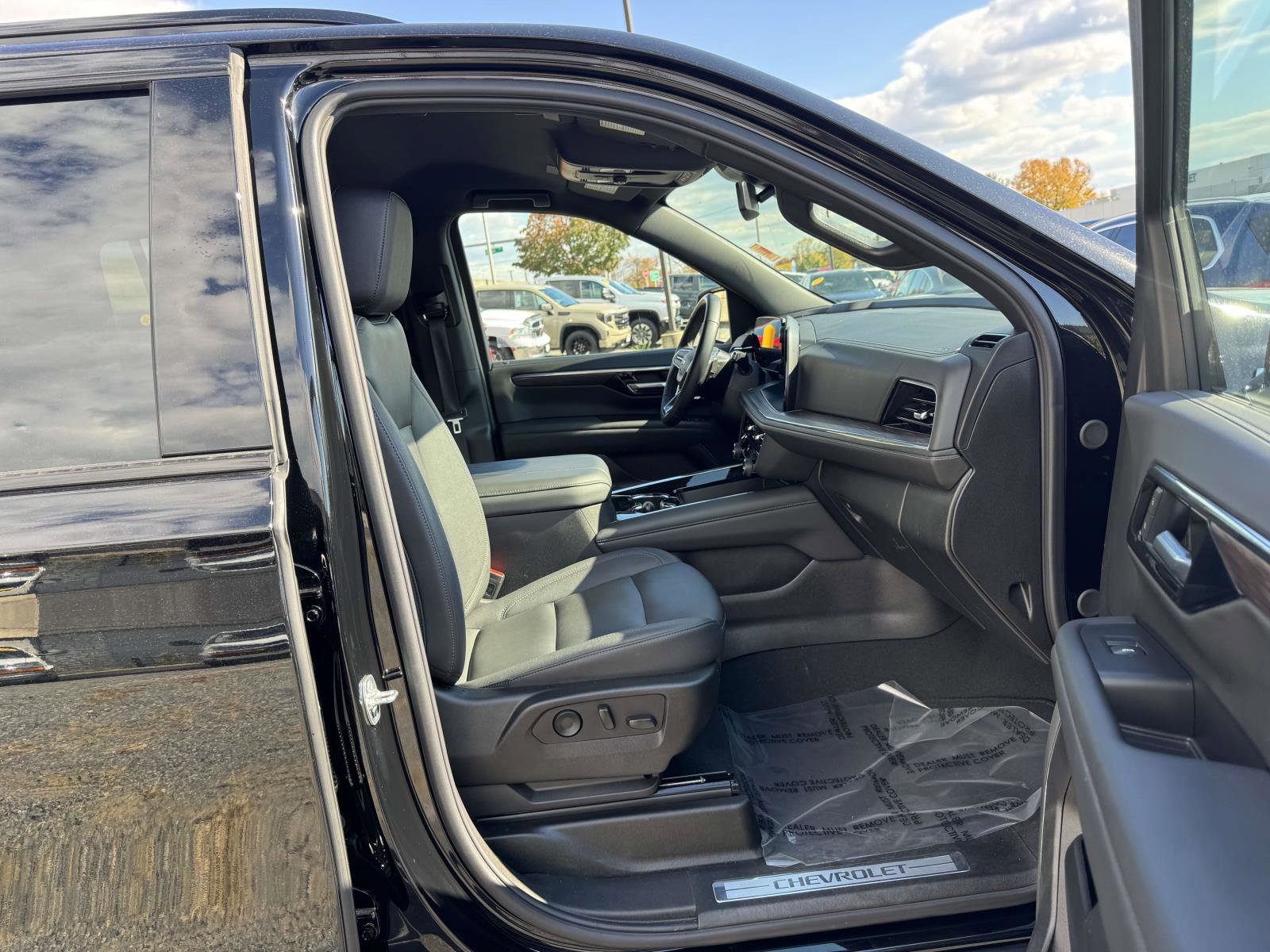 Certified 2025 Chevrolet Suburban Z71 image 21