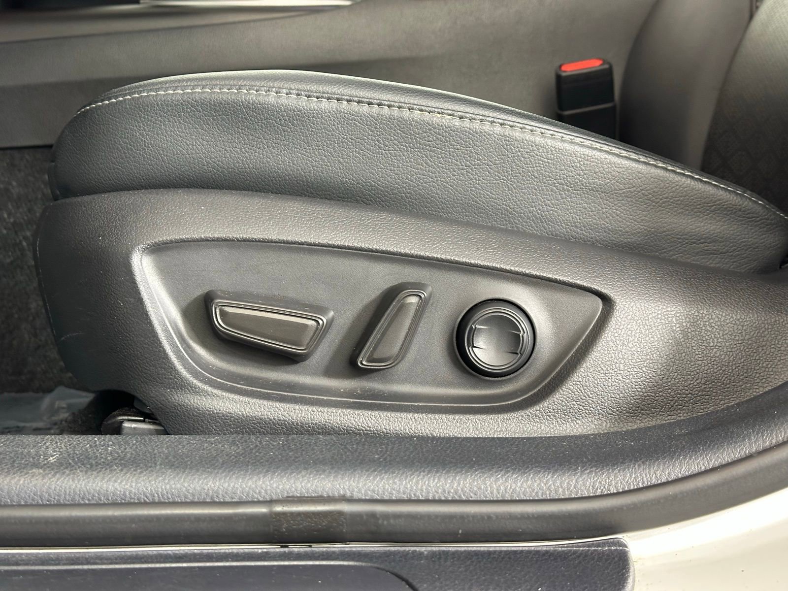 Used 2022 Toyota Camry XSE image 7