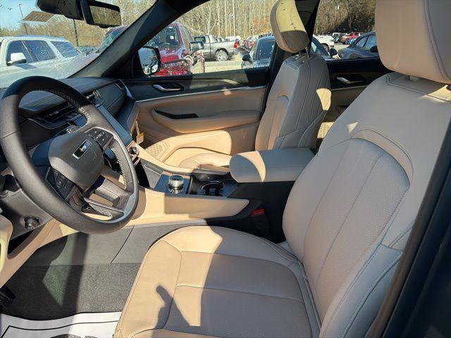 New 2025 Jeep Grand Cherokee Limited w/ Luxury Tech Group II image 11