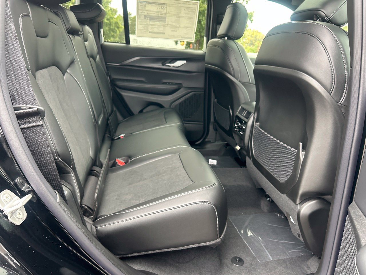 New 2027 Jeep Grand Cherokee Laredo X AWD/4WD image 13