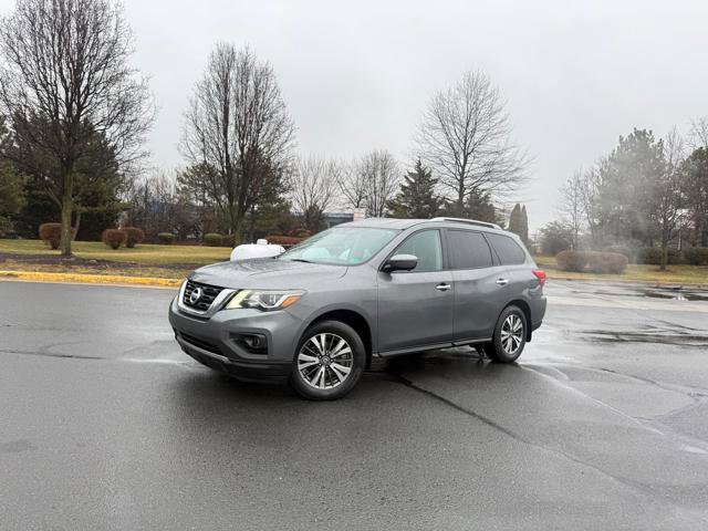 Used 2017 Nissan Pathfinder SL image 1