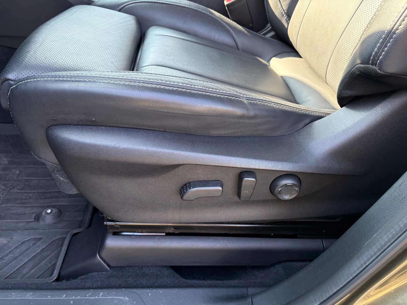 Used 2023 Subaru Ascent Limited AWD/4WD image 26