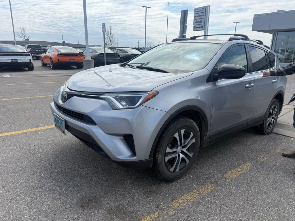Used 2018 Toyota RAV4 LE w/ All Weather Liner Package AWD/4WD video 2