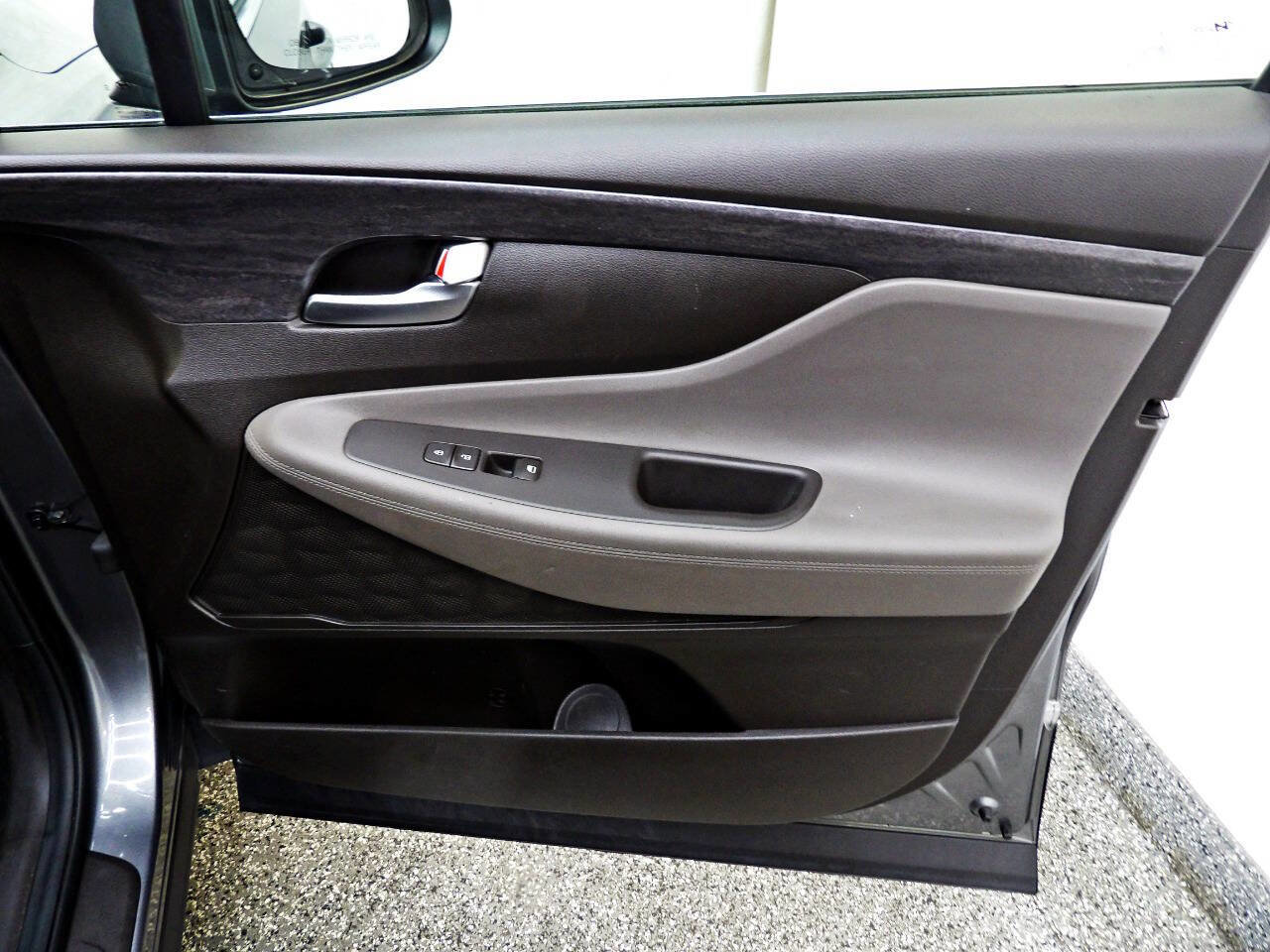 Used 2019 Hyundai Santa Fe SE image 11