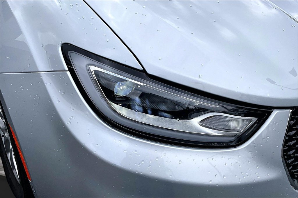 Certified 2026 Chrysler Pacifica Select FWD image 29