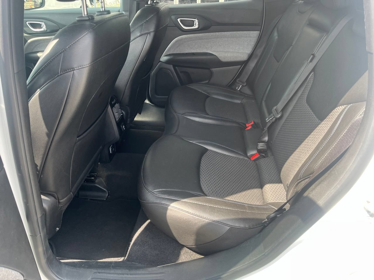 Used 2024 Jeep Compass Latitude AWD/4WD image 12