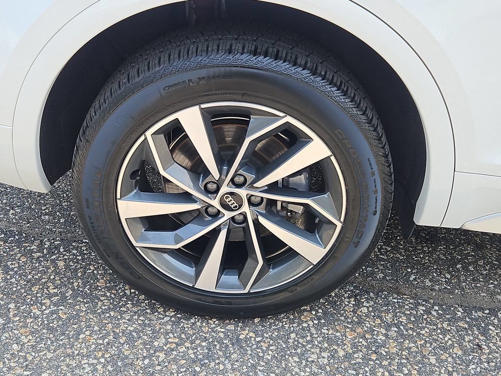 Certified 2024 Audi Q5 2.0T Premium AWD/4WD image 9