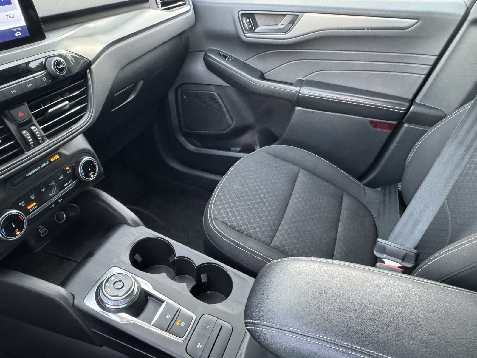 Used 2025 Ford Escape Active AWD/4WD image 30