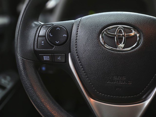 Used 2018 Toyota RAV4 LE w/ All Weather Liner Package AWD/4WD image 18