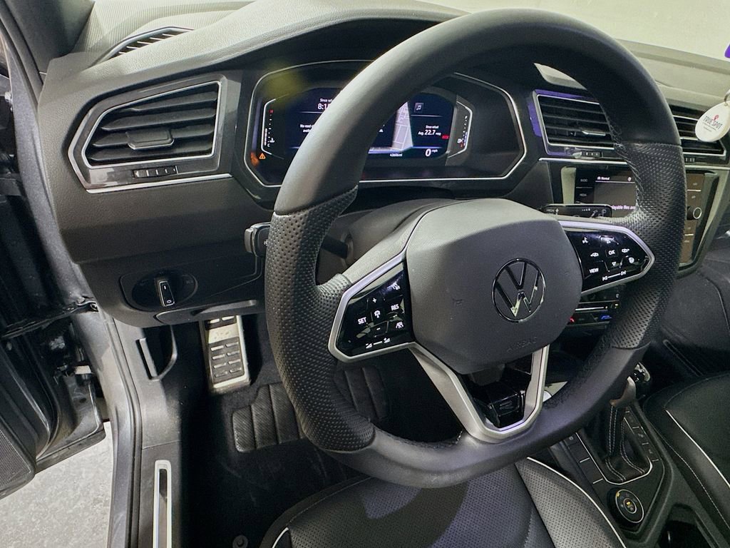 Used 2022 Volkswagen Tiguan SEL R-Line image 11