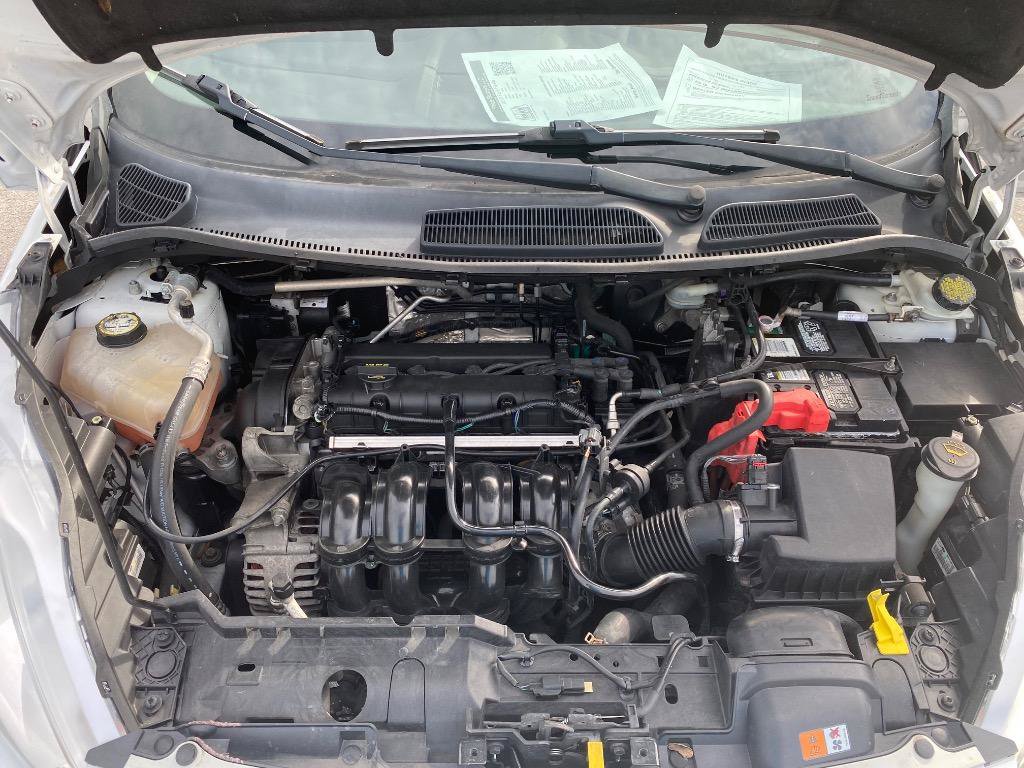 Used 2013 Ford Fiesta SE FWD image 24