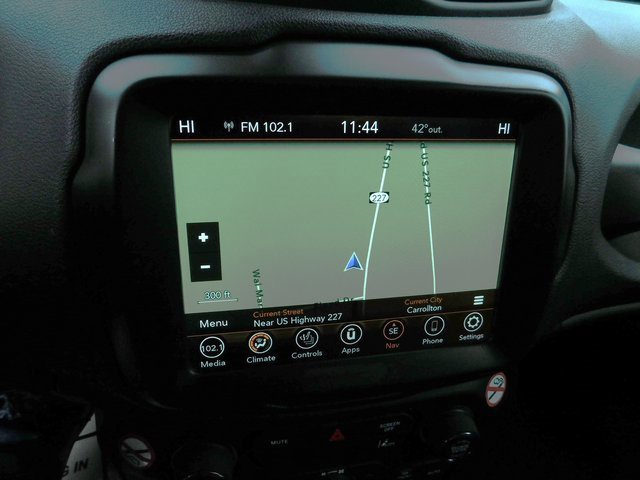 Used 2023 Jeep Renegade Latitude w/ Premium Group image 32