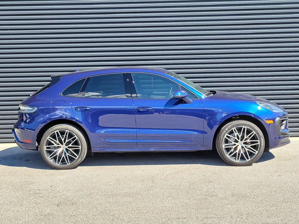 Certified 2024 Porsche Macan AWD/4WD image 8