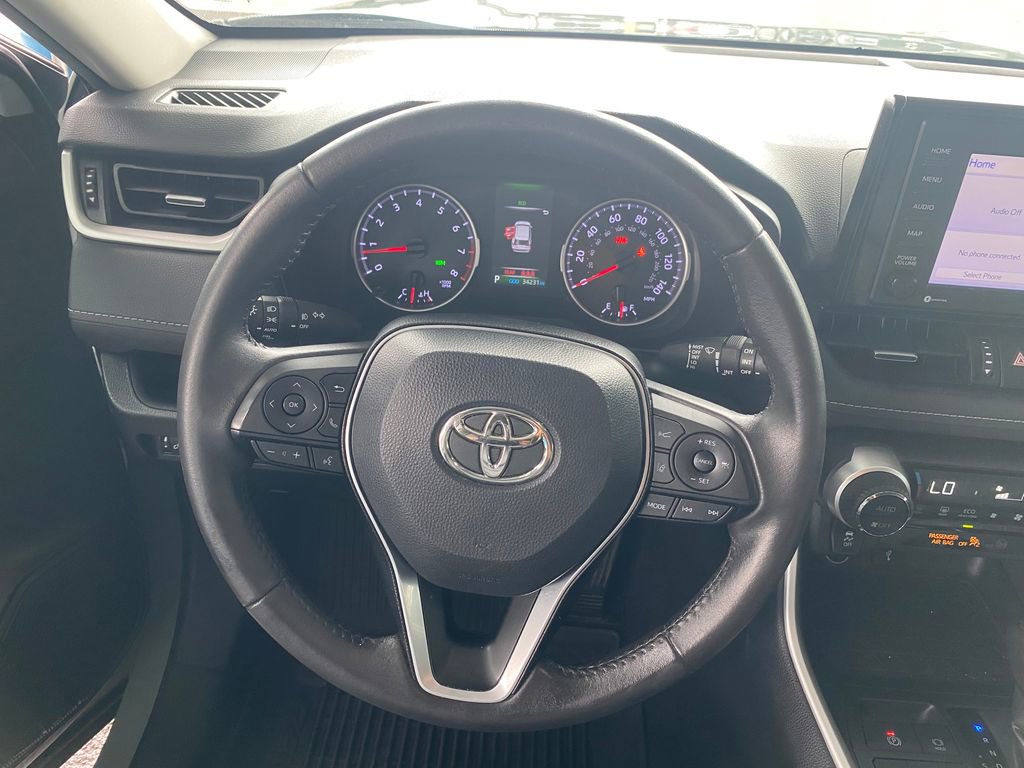 Used 2022 Toyota RAV4 XLE Premium FWD image 32