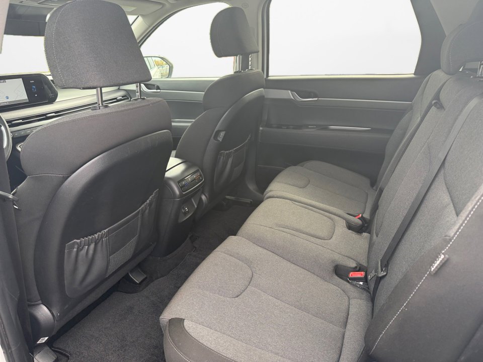 Used 2023 Hyundai Palisade SE AWD/4WD image 16