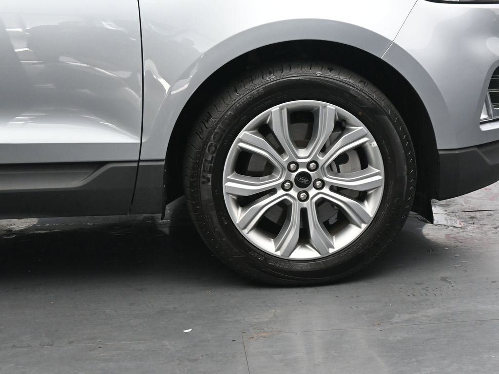 Used 2024 Ford Edge Titanium image 11