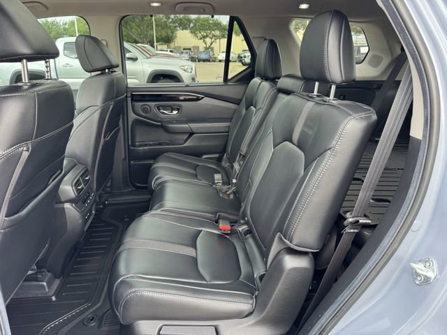 Used 2025 Honda Pilot Touring image 29