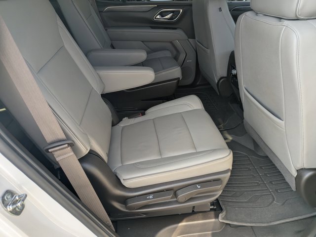 Used 2023 GMC Yukon SLT w/ SLT Luxury Package image 14