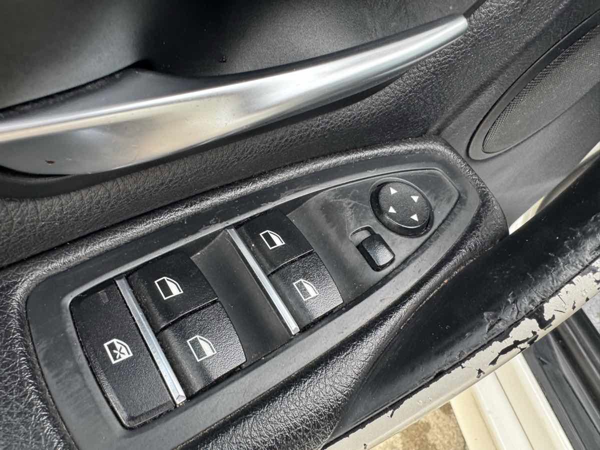 Used 2018 BMW 320i Sedan image 15