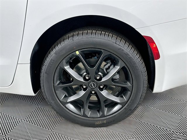 New 2026 Chrysler Pacifica Limited image 6