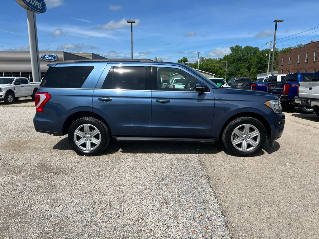 Used 2018 Ford Expedition XLT w/ Equipment Group 202A AWD/4WD image 9