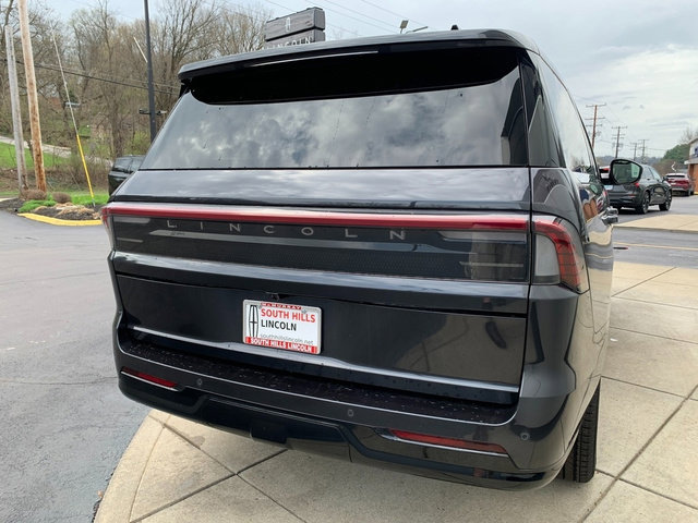 Certified 2025 Lincoln Navigator Reserve image 7
