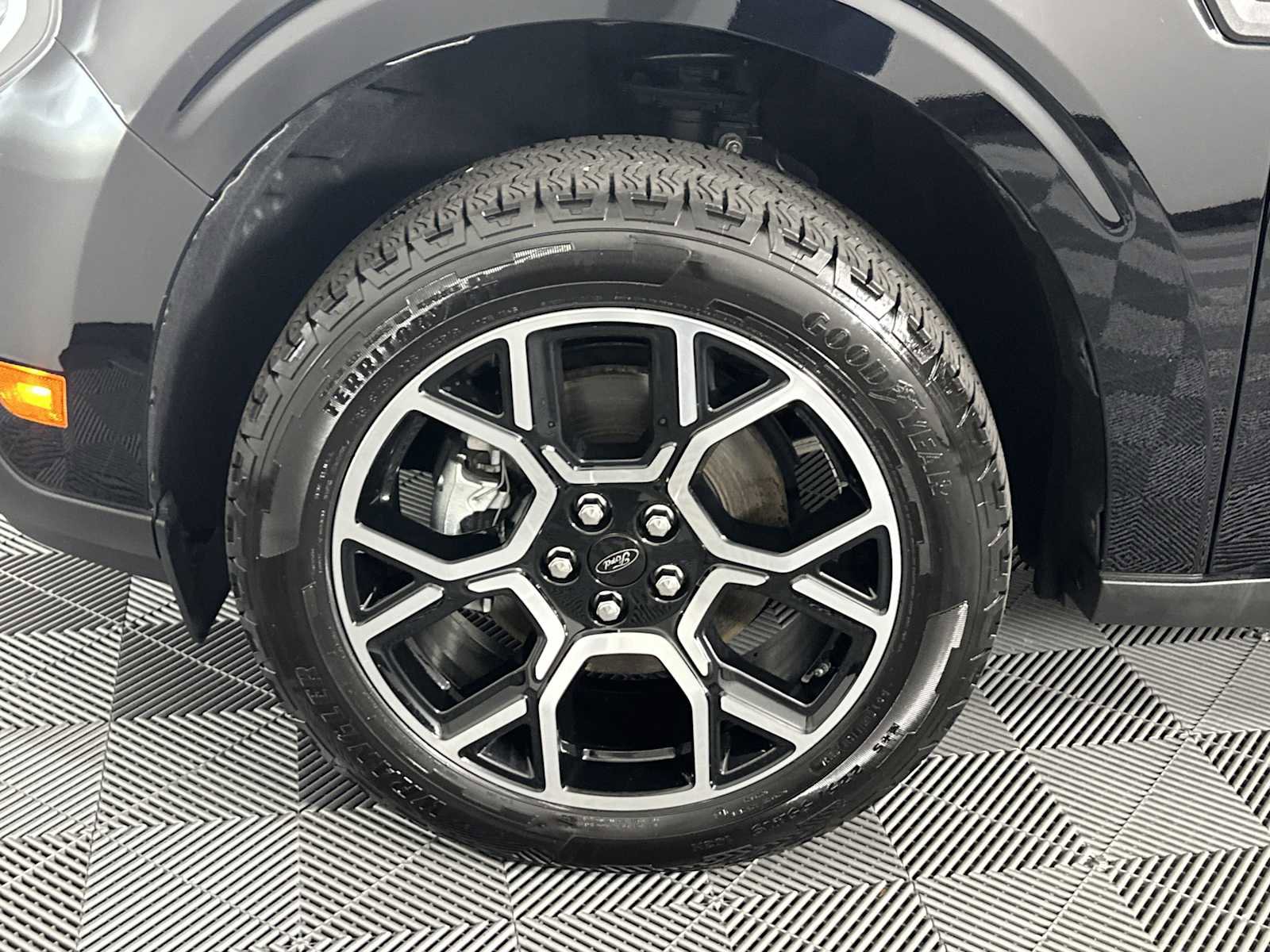 Used 2025 Ford Maverick Lariat image 12