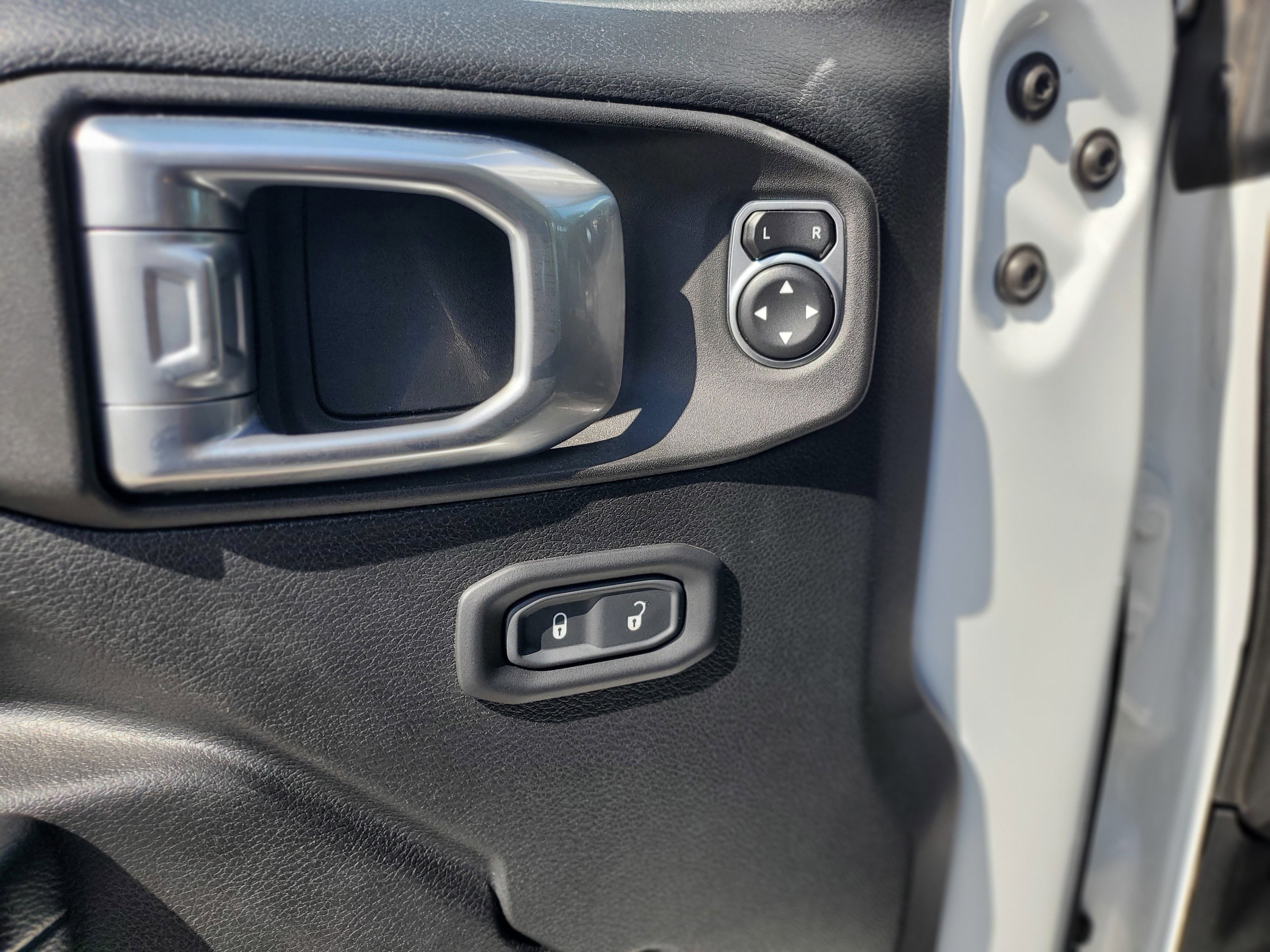 Used 2020 Jeep Gladiator Sport image 30