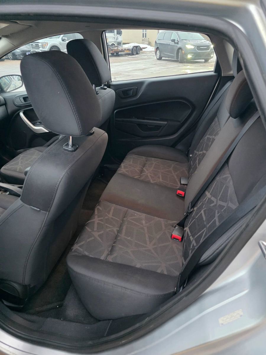 Used 2012 Ford Fiesta SES image 9