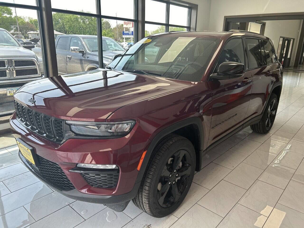 New 2024 Jeep Grand Cherokee Limited w/ Black Appearance Package image 3