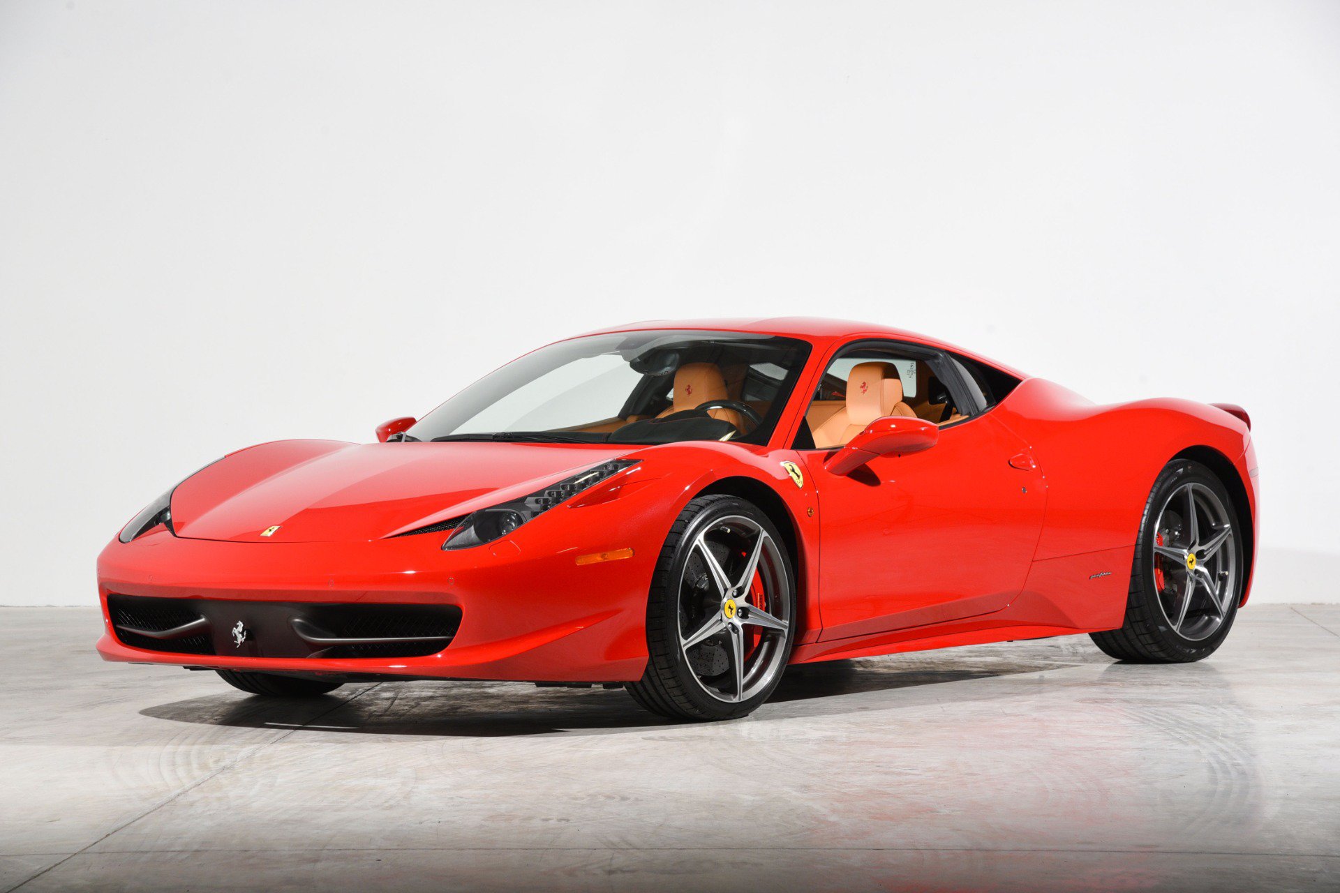 Used 2015 Ferrari 458 Italia Coupe RWD image 11