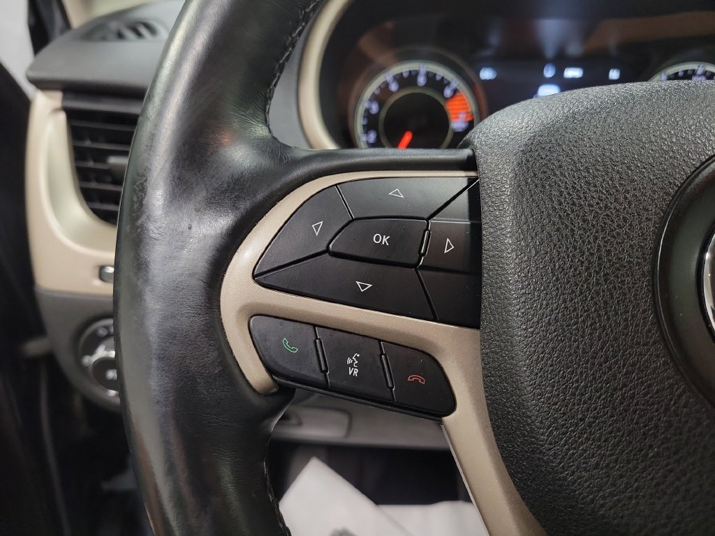 Used 2018 Jeep Cherokee Limited AWD/4WD image 25