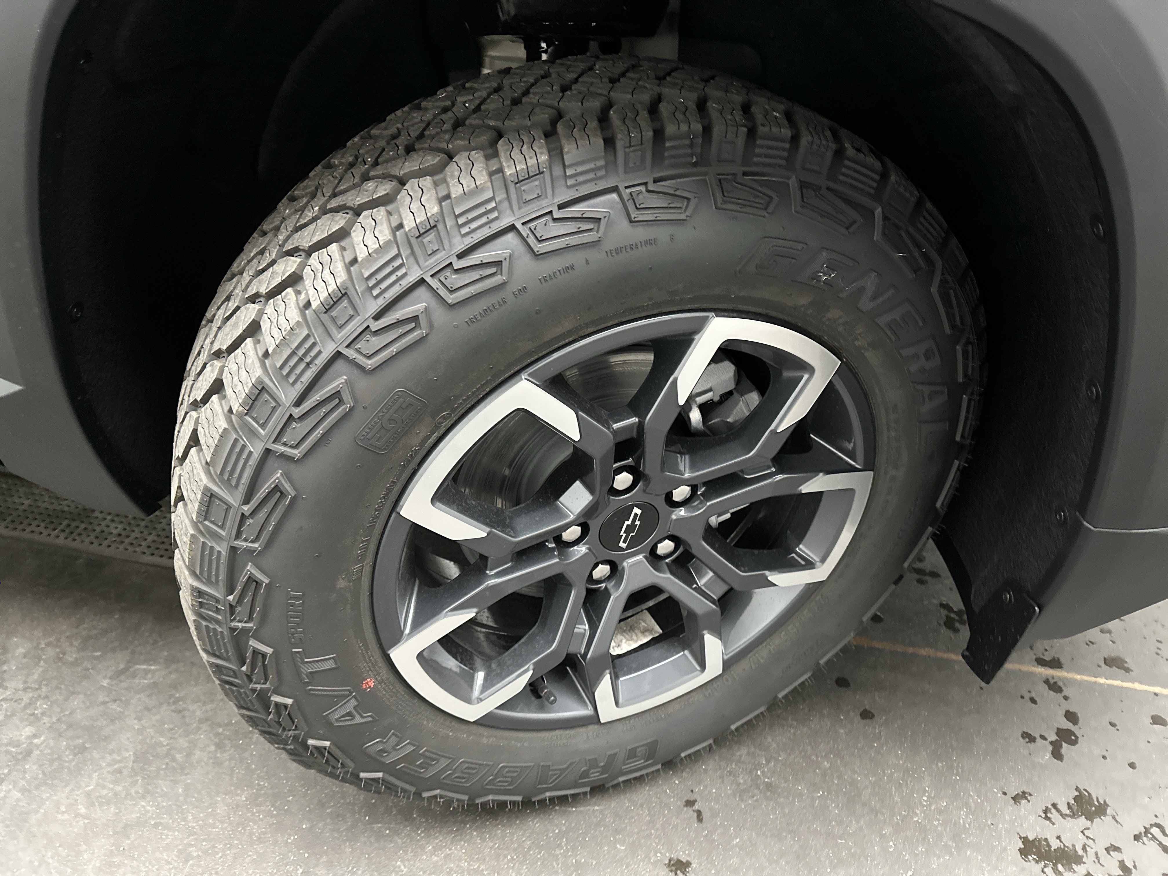 New 2027 Chevrolet Equinox ACTIV w/ Safety and Technology Package AWD/4WD image 11