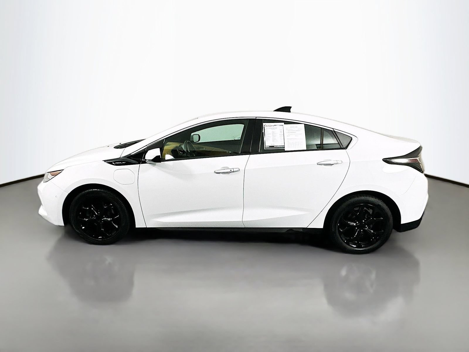 Used 2018 Chevrolet Volt Premier w/ Driver Confidence Package FWD image 4