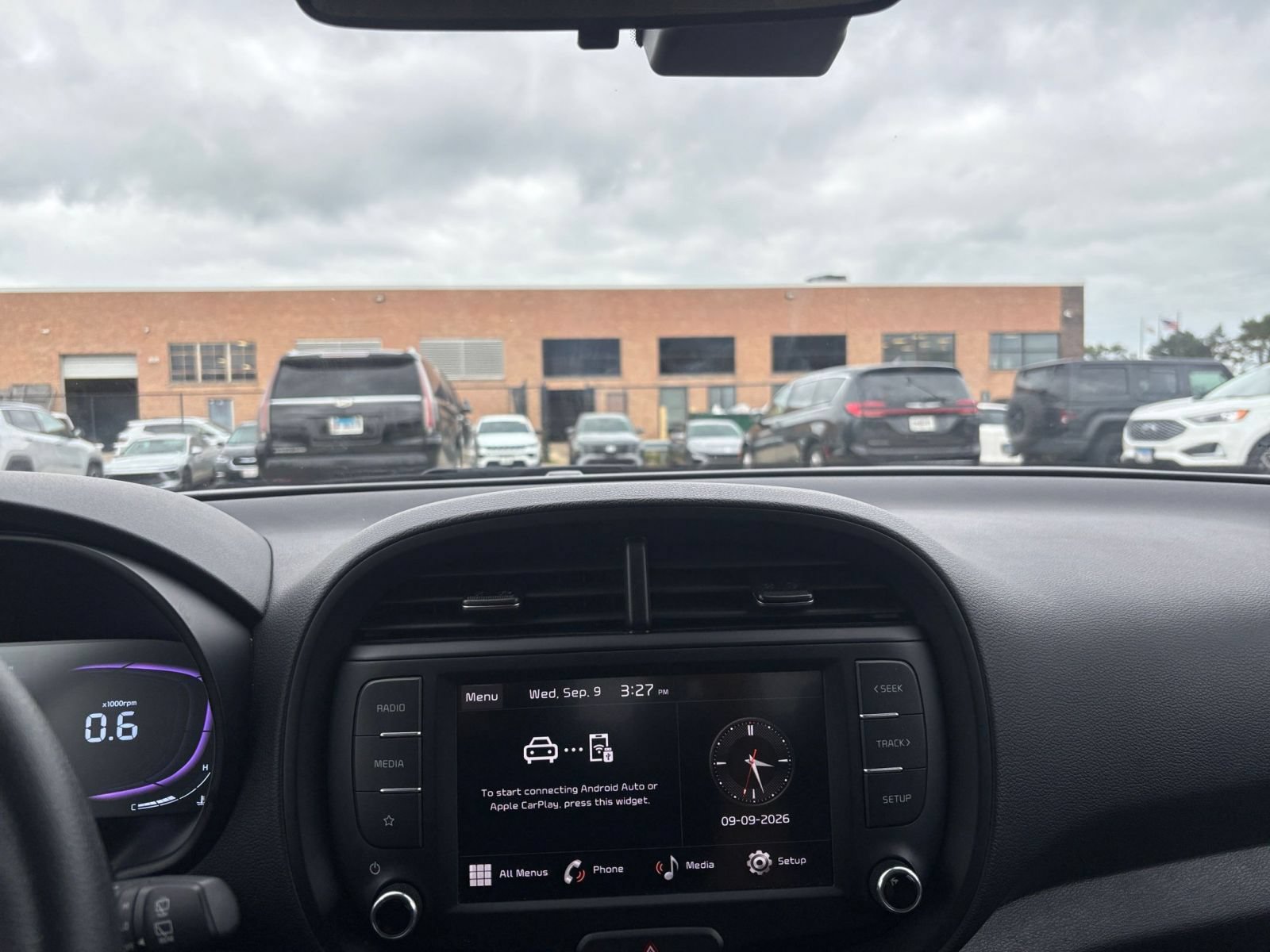 Used 2025 Kia Soul LX w/ LX Technology Package FWD image 16