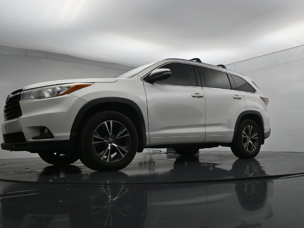 Used 2016 Toyota Highlander XLE AWD/4WD image 20