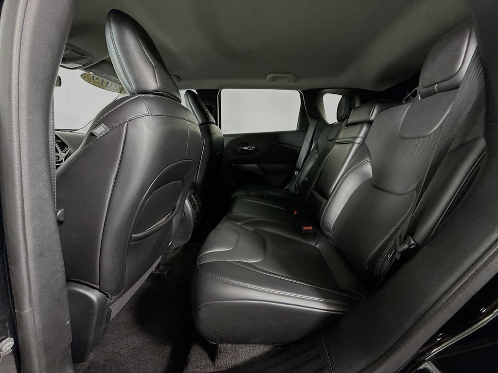 Used 2019 Jeep Cherokee Limited AWD/4WD image 18
