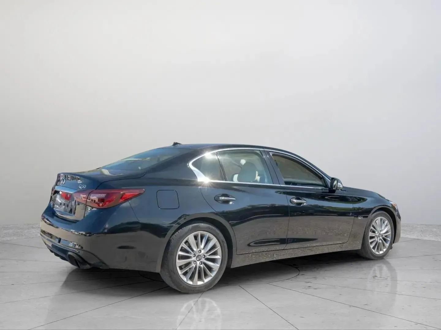 Used 2019 INFINITI Q50 Luxe w/ Essential Package (3.0T Luxe) image 5
