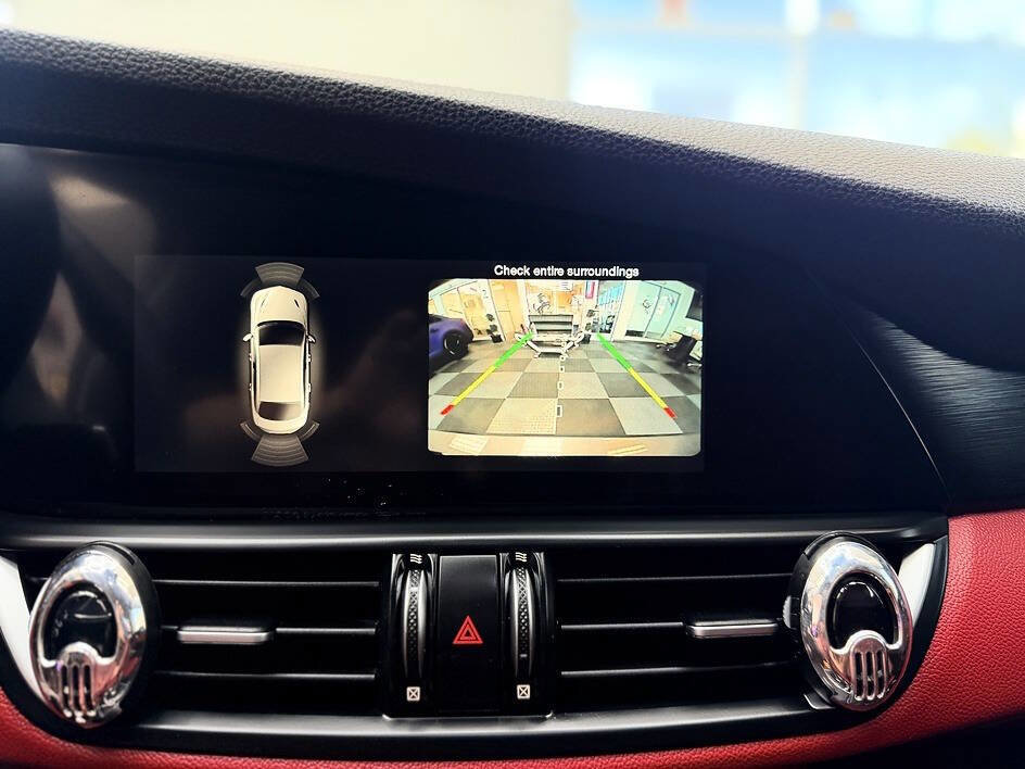 Used 2018 Alfa Romeo Giulia RWD image 11