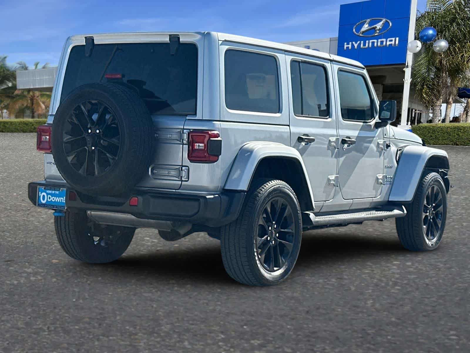 Used 2023 Jeep Wrangler Unlimited Sahara w/ Cold Weather Group AWD/4WD image 3