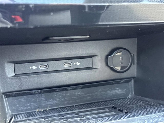 Certified 2025 Volkswagen Taos SE w/ Panoramic Sunroof Package image 24