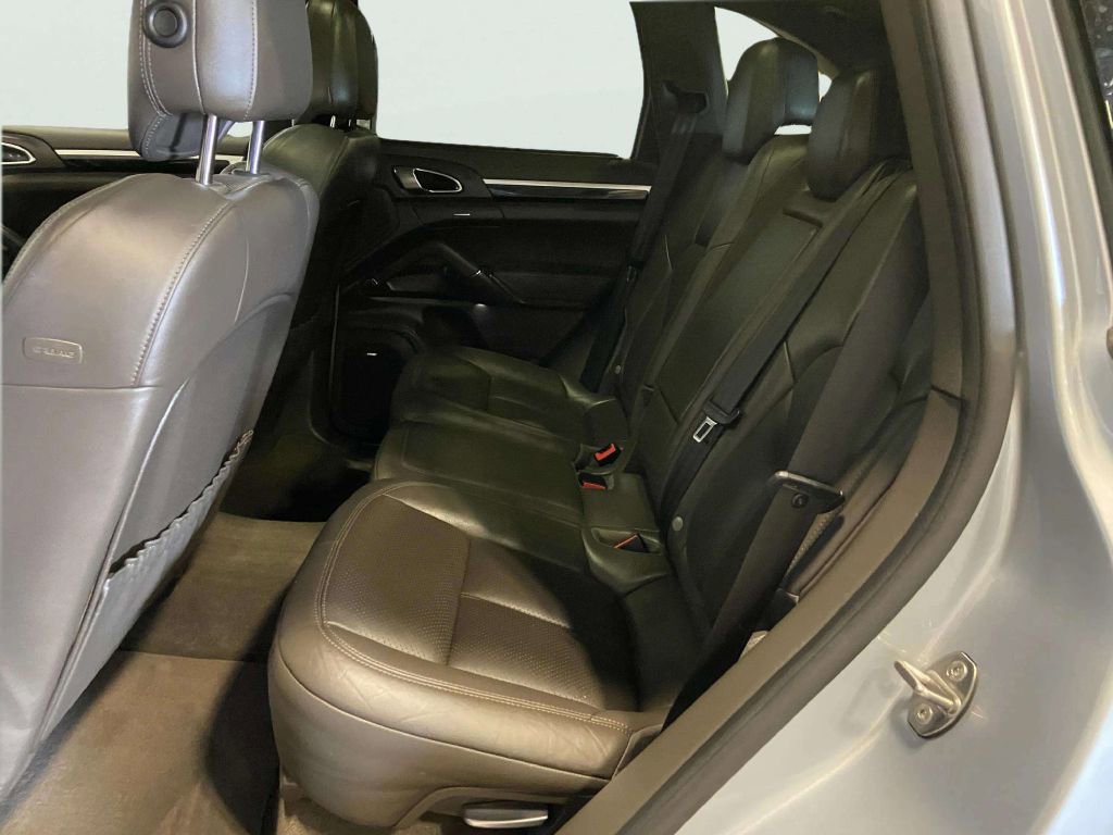 Used 2017 Porsche Cayenne S AWD/4WD image 18