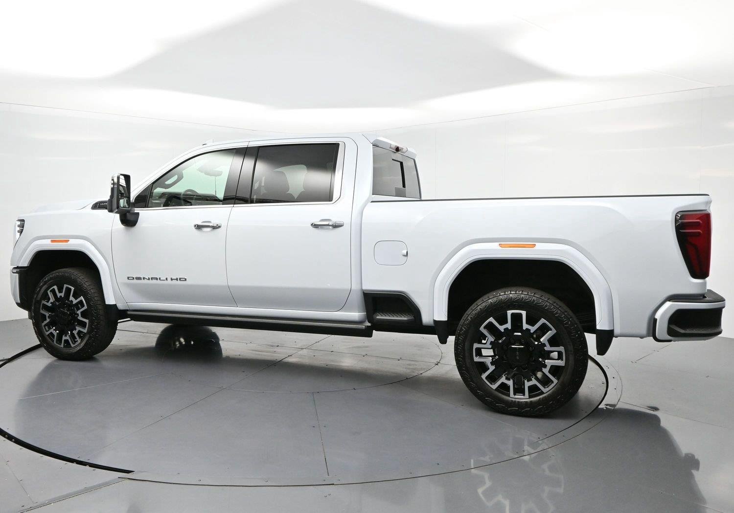 Used 2026 GMC Sierra 2500 Denali Ultimate AWD/4WD image 5
