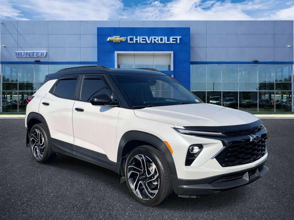 Certified 2025 Chevrolet TrailBlazer RS w/ Convenience Package FWD image 1