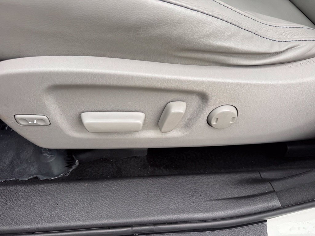 Used 2016 Toyota Highlander XLE AWD/4WD image 12