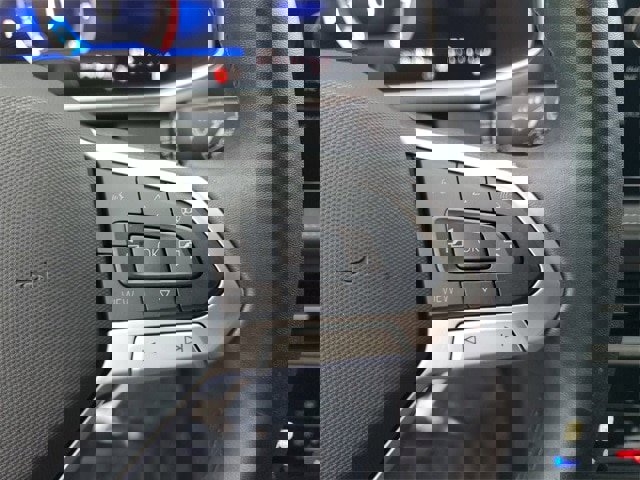 Certified 2025 Volkswagen Taos SE image 20