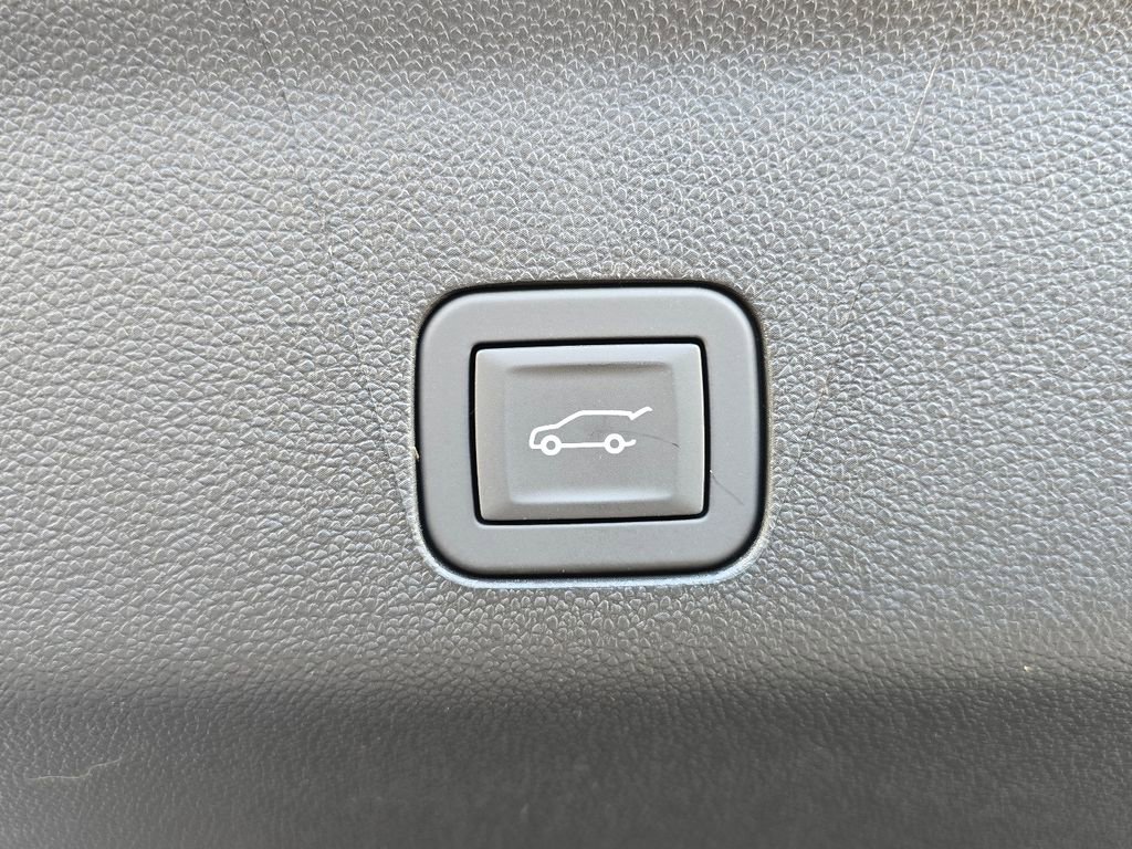 New 2026 GMC Yukon XL Denali w/ Advanced Technology Package image 33