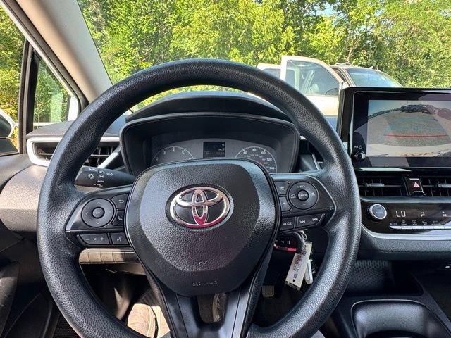 Used 2025 Toyota Corolla LE FWD image 9