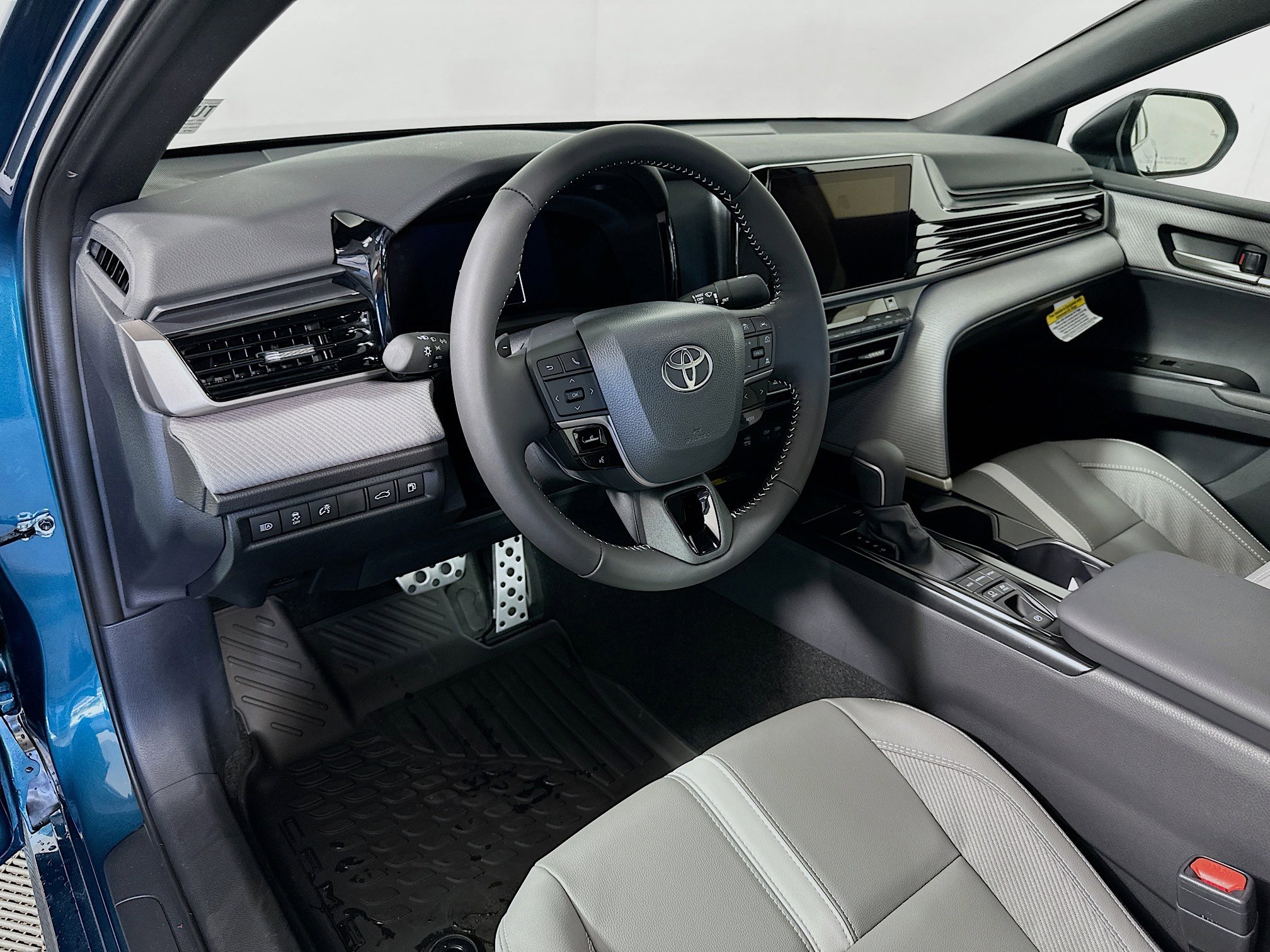 New 2026 Toyota Camry SE FWD image 8