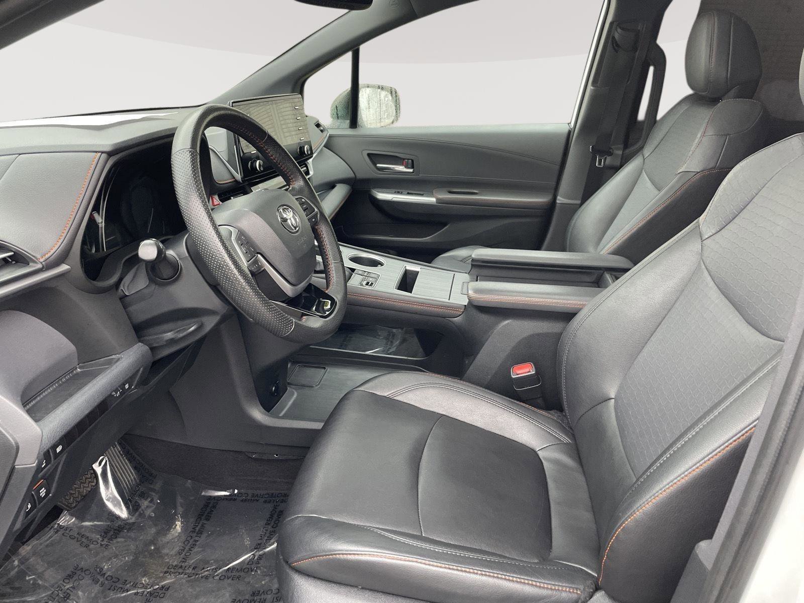 Used 2023 Toyota Sienna XSE AWD/4WD image 17